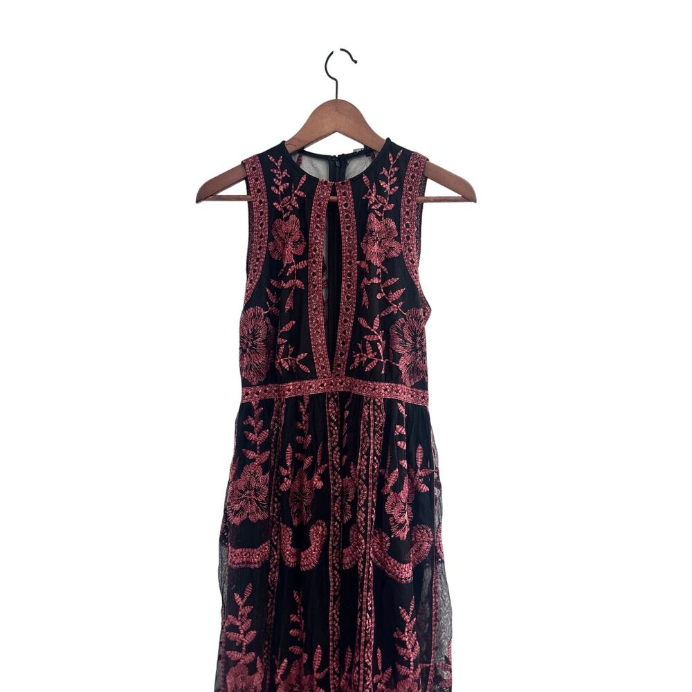 Honey punch Lace embroidered maxi halter sheer overlay dress NEW Small - Picture 12 of 12
